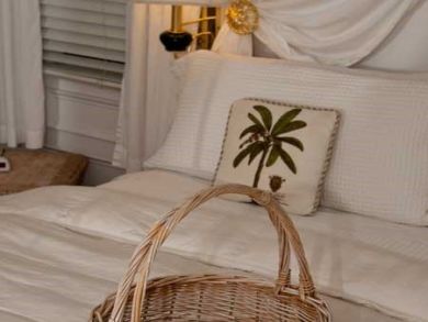 ONE BEDROOM BEACH  CONDO One Level Walk steps to Gulf Water